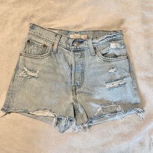 Levi’s Wedgie Jean Shorts